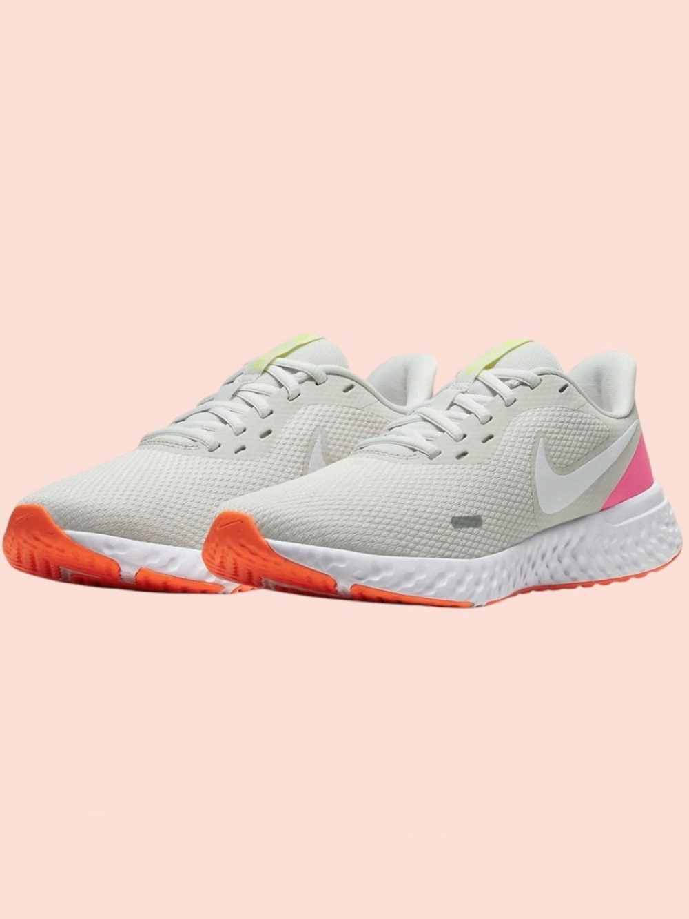 Nike Women's Revolution 5